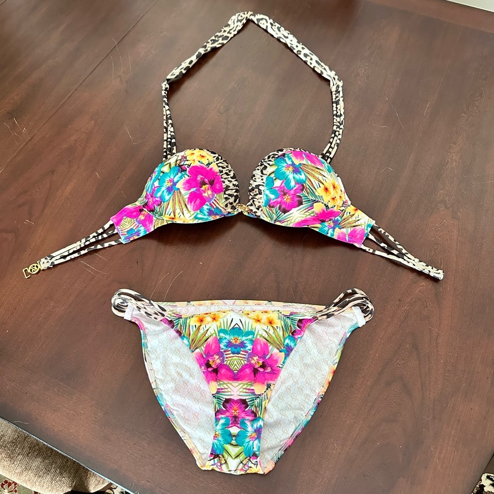 Victoria Secret mega push up bikini 32/D top & medium bottoms